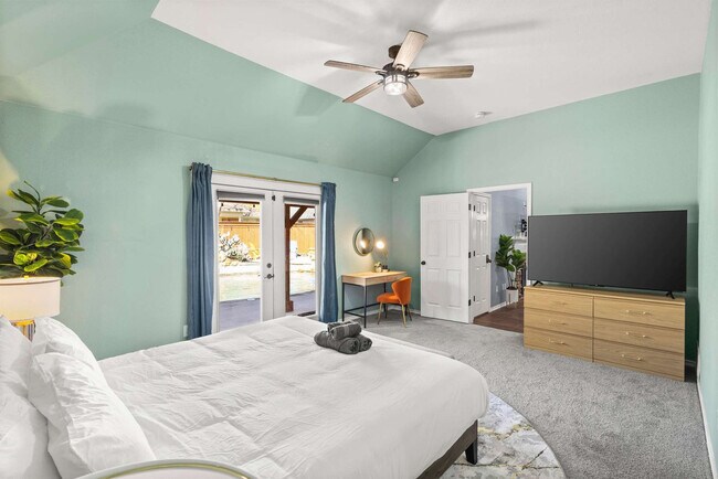 Building Photo - 324 Woodcrest Dr