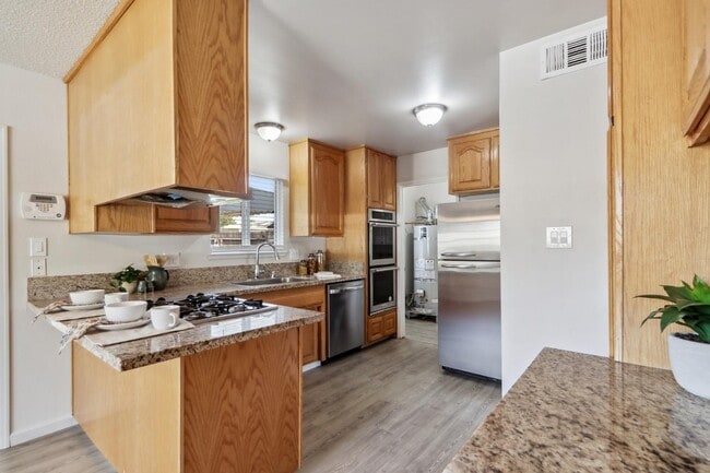 Building Photo - 9101 La Riviera Dr