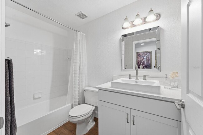 Building Photo - 13838 Fairway Island Dr