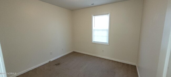 Building Photo - 139 Daphne Dr