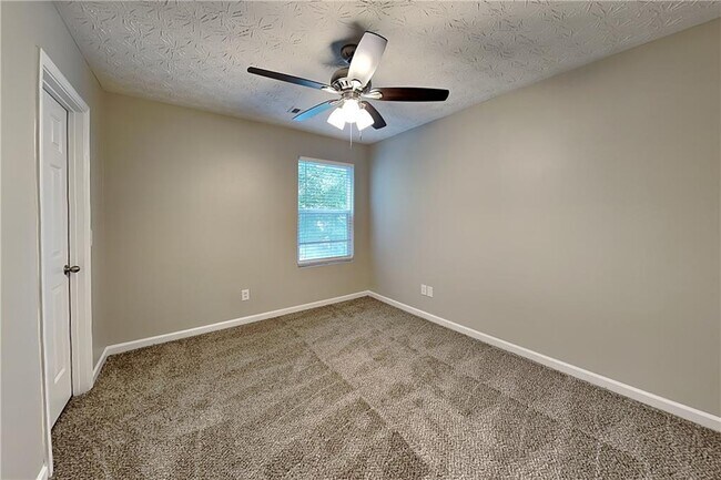 Building Photo - 231 Waterbury Way