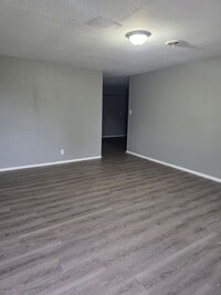 Building Photo - LIMITED TIME**NO APPLICATION FEE**1/2 OFF DEPOSIT**