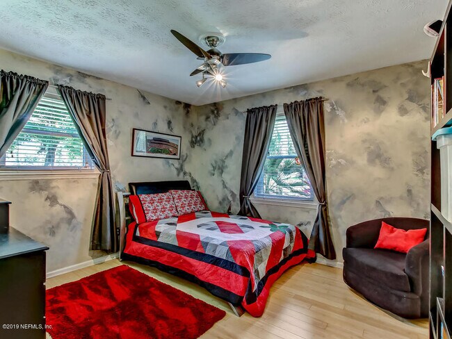 Building Photo - 88 Oakwood Rd