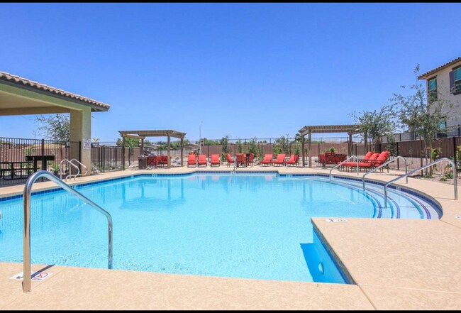 Building Photo - Naturally Well-Lit 4 bed/3 bath Single-Fam...