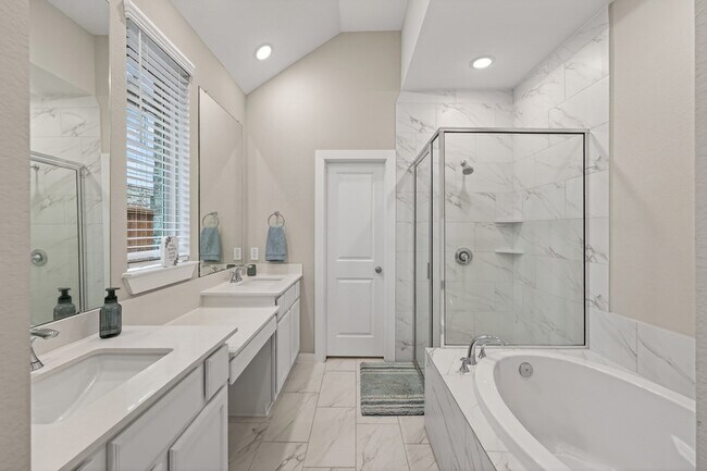Building Photo - 8145 Overland Grv