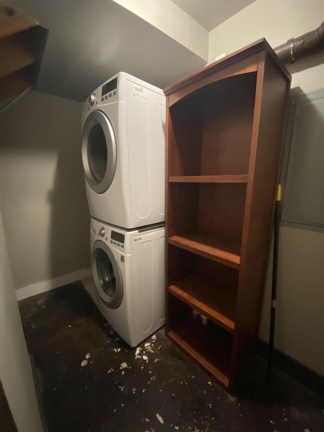 Building Photo - 403 S Gay St