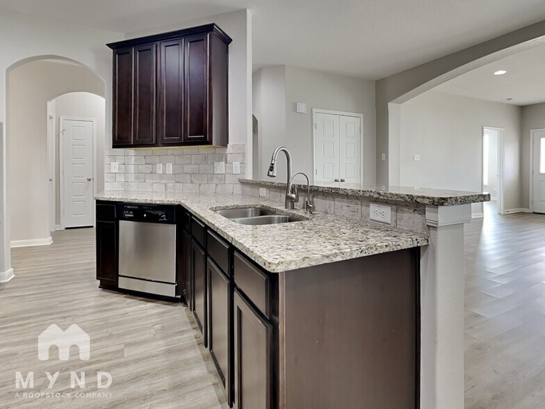 Building Photo - 2066 Rhesus Vw