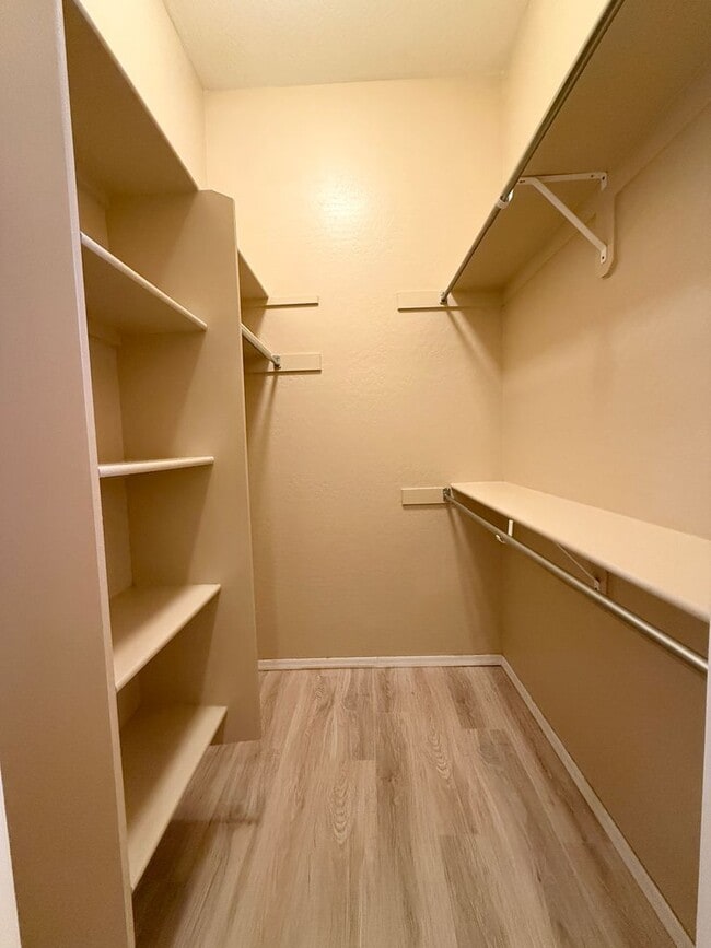 Building Photo - Two Bedroom + Office in Quailwood