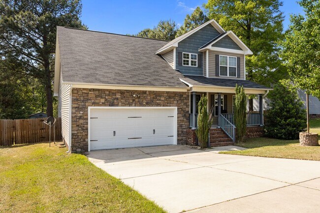 Building Photo - Fully Furnished Month to Month/Short Term Rental!