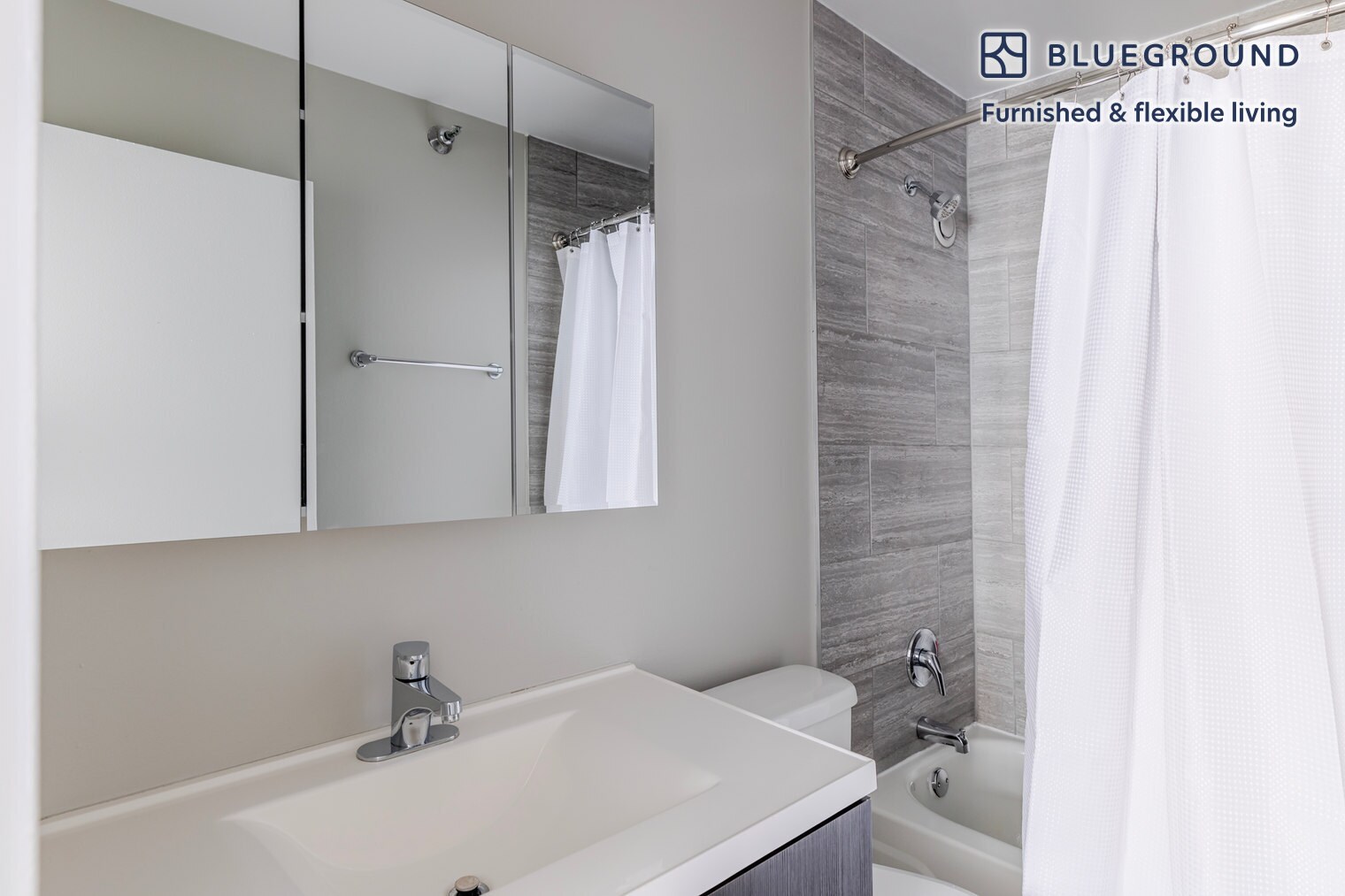 Building Photo - 1 E Delaware Pl