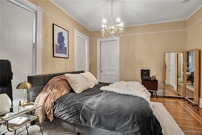 Building Photo - 370 Bryant St