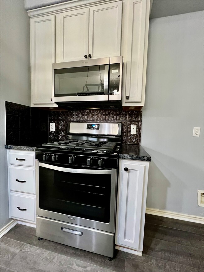 Building Photo - 3210 Blue Bonnet Dr