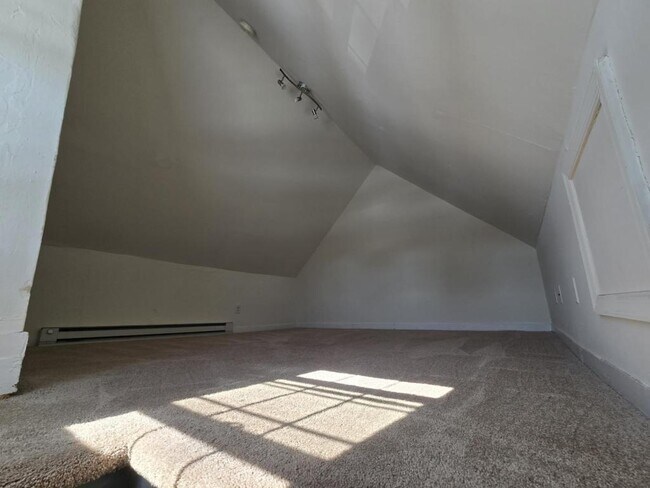 Building Photo - 76 Chestnut St