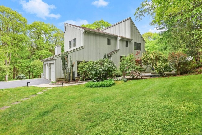 Building Photo - 7 White Oak Ln