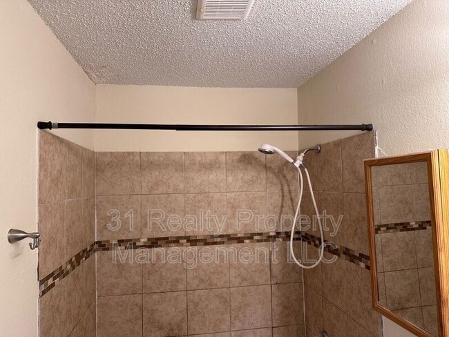 Building Photo - 912 Fairbanks Cir