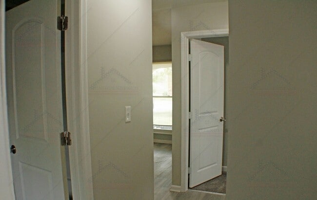 Building Photo - Four Bedroom, Rehabbed Ranch in Germantown!