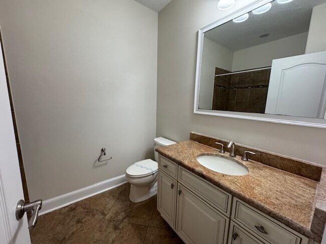 Building Photo - Newly renovated 4 Bedroom 3 1/2 Bathroom Town Home in Windermere