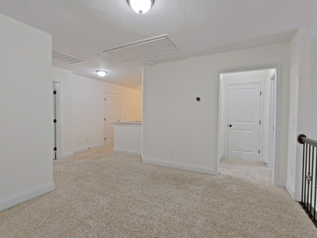 Building Photo - 528 Scenic Dr