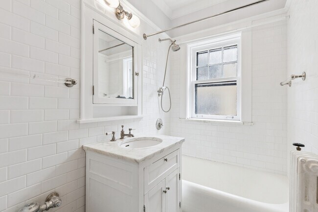 Building Photo - 832 Michigan Ave