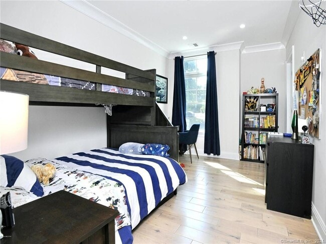 Building Photo - 1 Home Pl