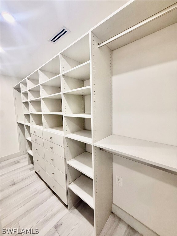 Building Photo - 733 Pine Cone Ln