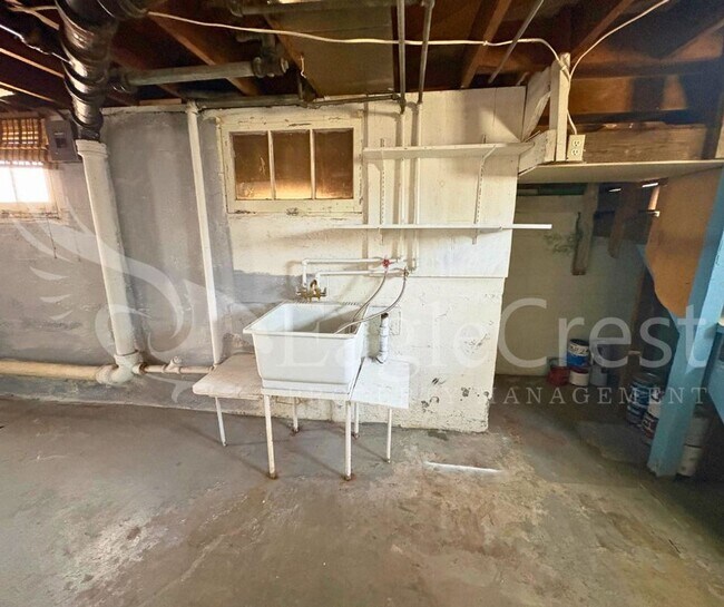 Building Photo - Charming 2-Bedroom Home with Modern Finishes & Open Yard