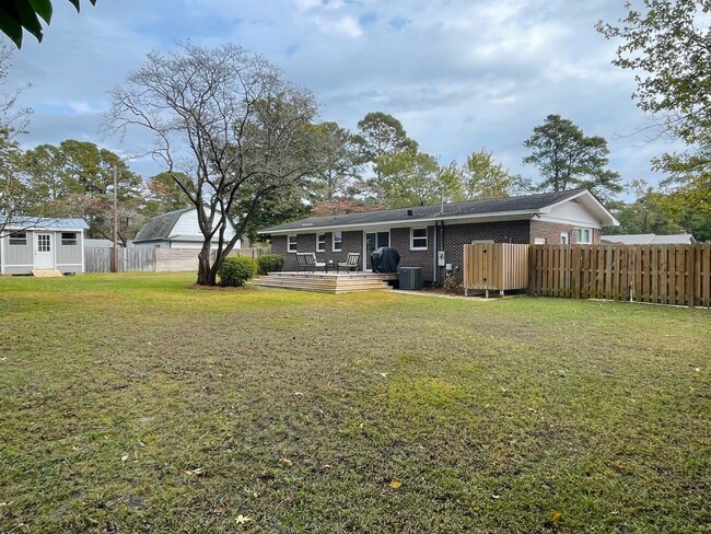 Building Photo - Charming 3-Bedroom Home with Fenced-In Yar...