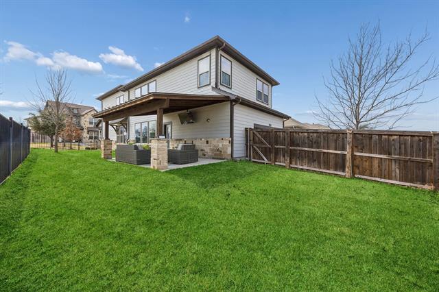 Building Photo - 1800 Roundtree Cir W