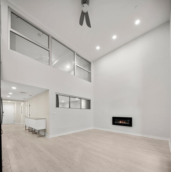 Building Photo - 689 Marin Blvd