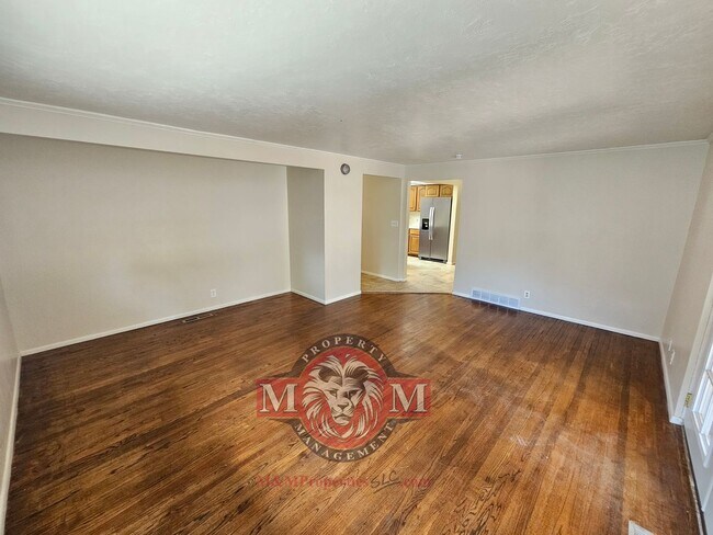 Building Photo - Spacious 5 Bd 3 Ba Home Cottonwood Heights