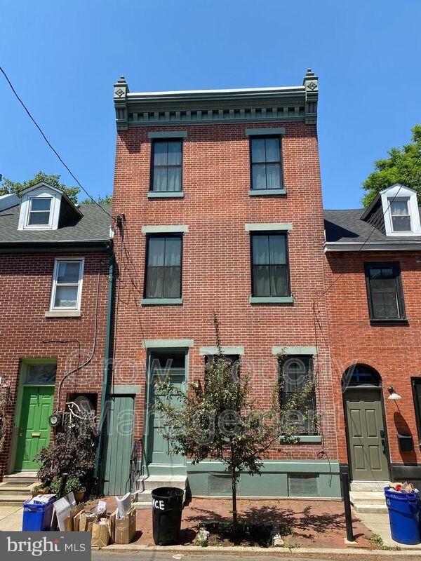 Building Photo - 866 N Lawrence St