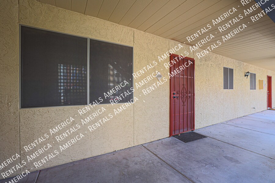 Building Photo - 1014 E Spence Ave