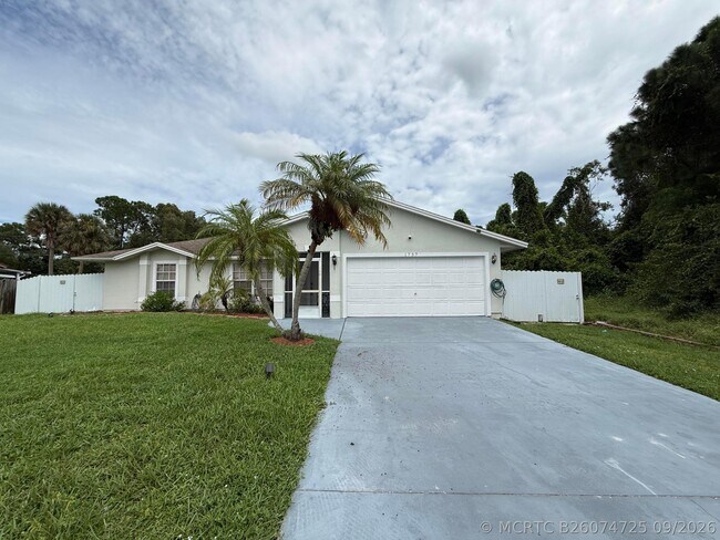 Building Photo - 1757 SW Gemini Ln