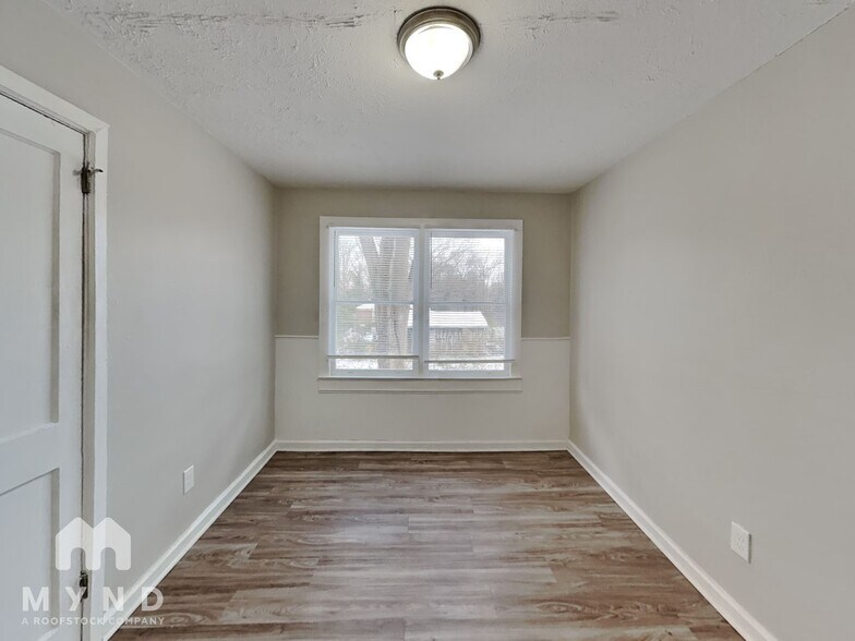 Building Photo - 1825 Oakmont Dr NW