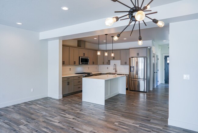 Building Photo - 2148