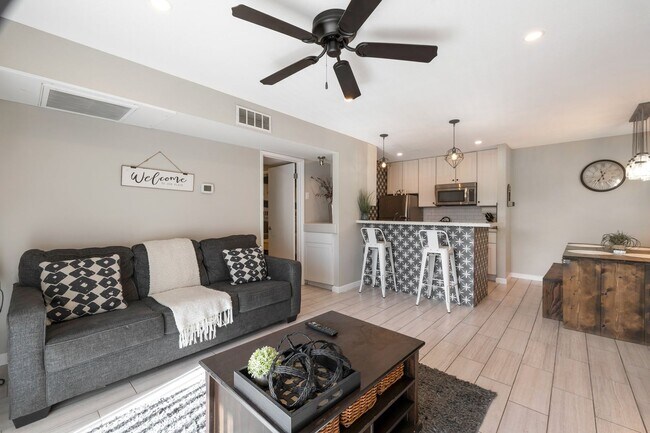 Building Photo - Great South Scottsdale Location 1 Bedroom Fully Furnished (optional)