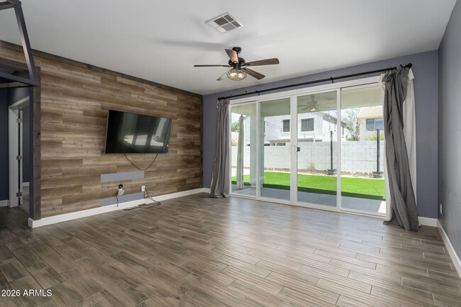 Building Photo - 542 E Bamboo Ln