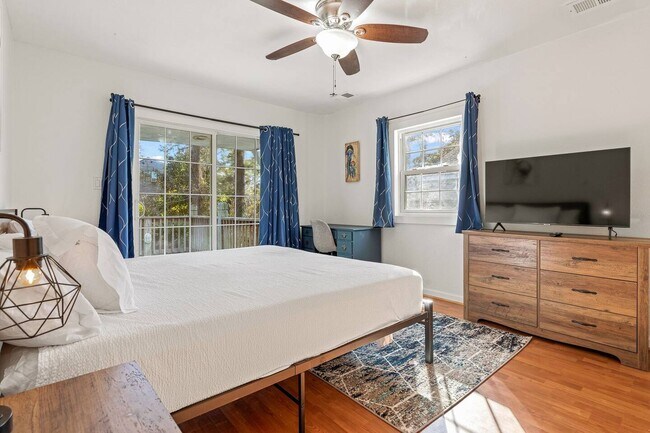 Building Photo - 909 Indian Dr