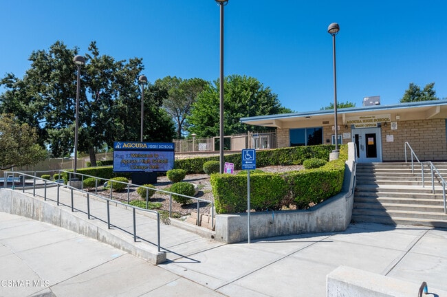 Building Photo - 28955 Oakpath Dr