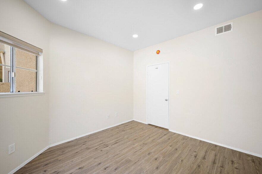 Building Photo - 23735 Del Monte Dr