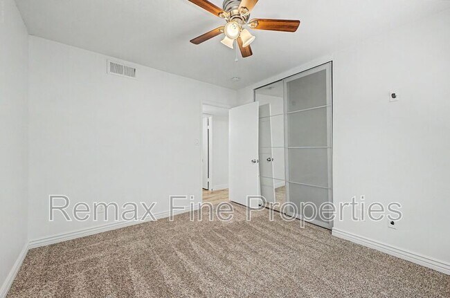Building Photo - 5228 E Karen Dr