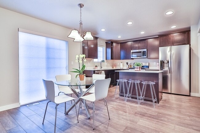Building Photo - 1063 W Osprey Dr