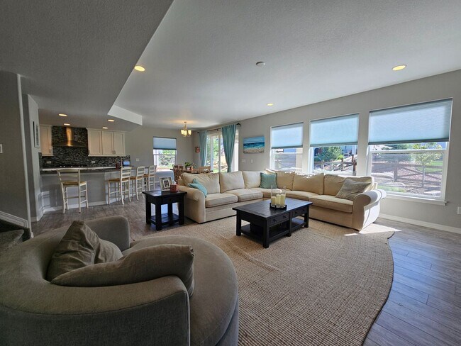 Building Photo - Beautiful 5-bedroom, 5-bathroom home in the desirable Banning Lewis Ranch community!