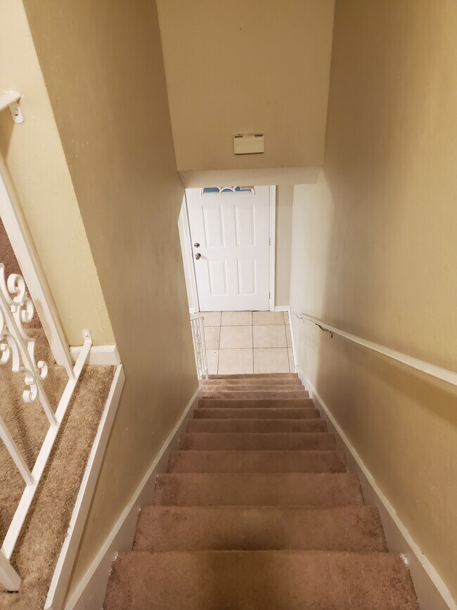 STAIRWAY - 1635 Newport Pl