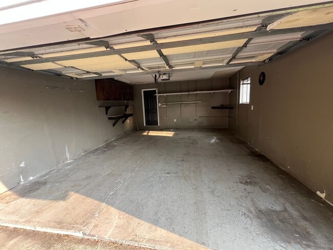 Building Photo - Move in Ready!