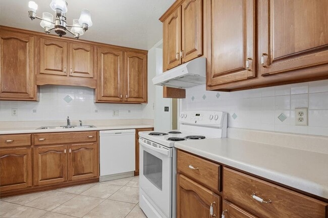 Building Photo - 2101 Goldendale Ln