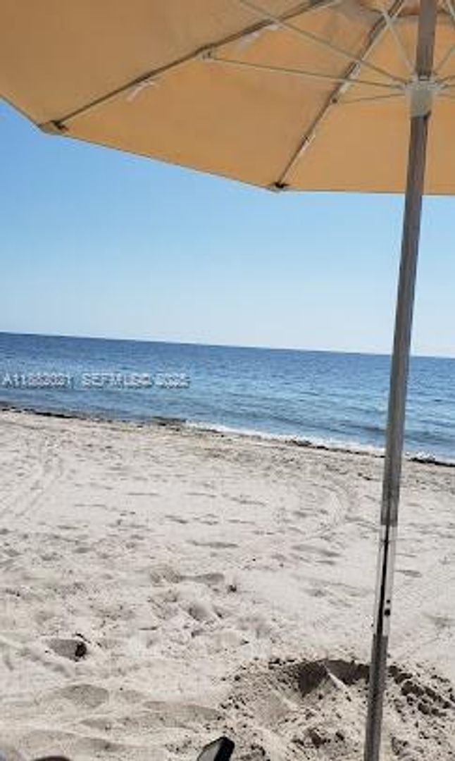 Building Photo - 1121 Crandon Blvd