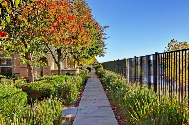 Walking paths - 5578 Tares Cir