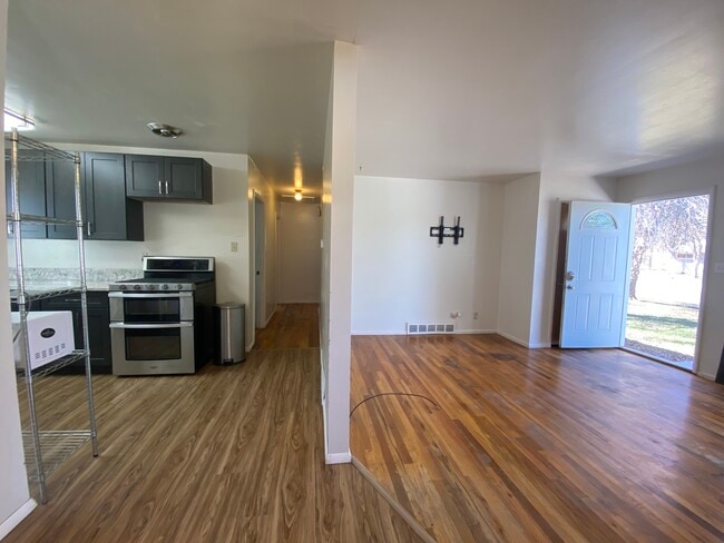 Building Photo - 989 Hobson St