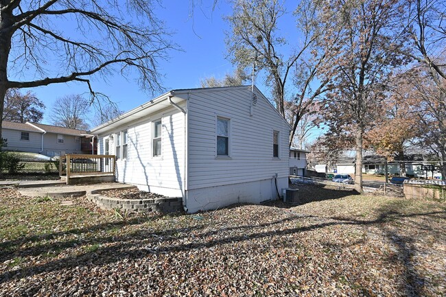 Building Photo - Cute 2 bedroom, 1 bath house